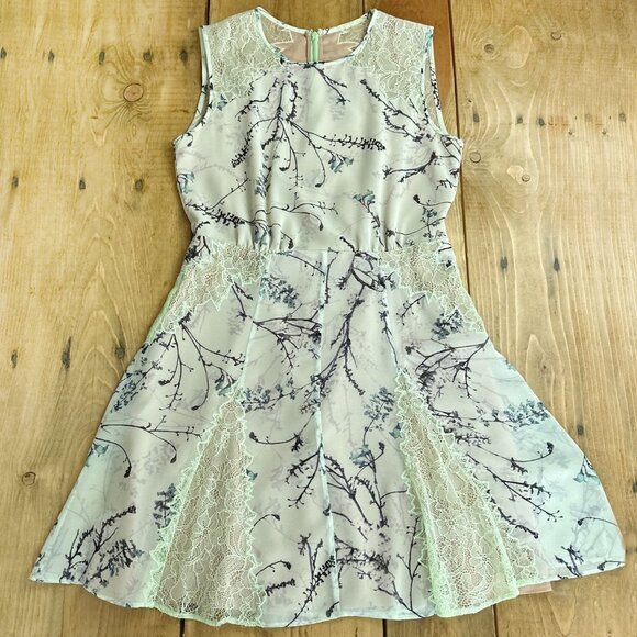 BCBGMaxazria  Gwyneth Floral Dress‎ Nature light Mint Lace - Picture 5 of 9